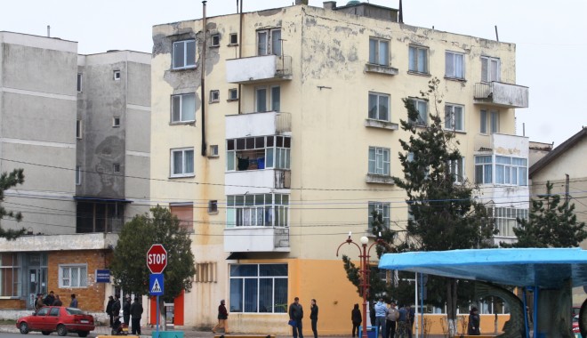 RAJA. Din cauza datoriilor, 72 de asociații riscă să rămână fără apă - bloc-1361782325.jpg
