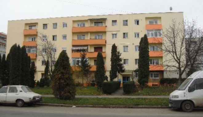 RAJA/ 83 de asociații, avizate pentru debranșare din cauza datoriilor - bloc13364260781336460453-1348482243.jpg