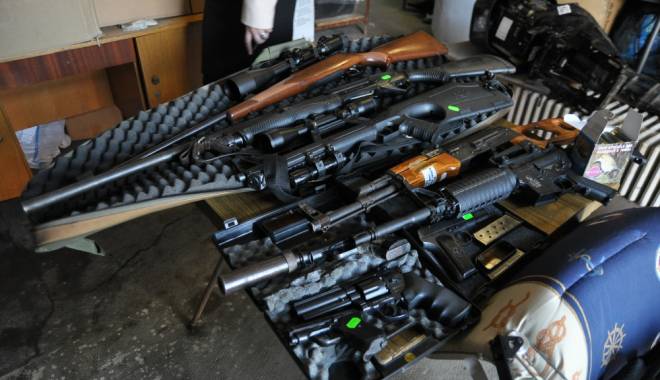 Zeci de arme și sute de muniții confiscate de polițiști - blocada-1438360109.jpg