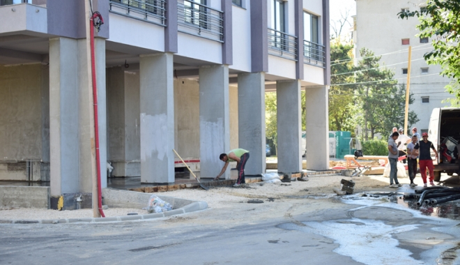 Cum se construiește cu adevărat  în Constanța. Instanța îți dă dreptate  cu o mână, Primăria ți-o ia cu cealaltă - blocbajdechistradadispensarului1-1475510278.jpg