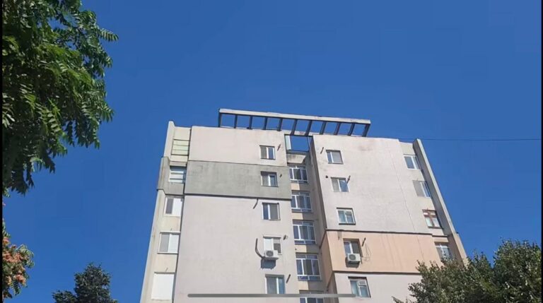 Un copil de trei ani și 8 luni a murit, după ce a căzut de la etajul 7 al unui bloc - bloccopil3ani768x429-1742295722.jpg