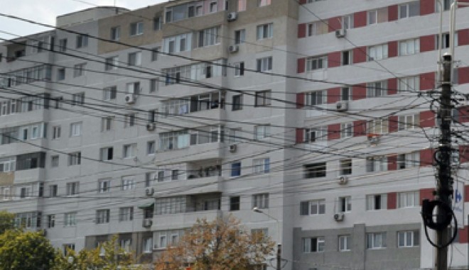 Apartamentele cu trei camere,  mai ieftine cu 13% decât anul trecut - blocinalt-1315843089.jpg