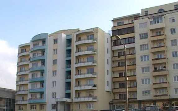 Anunțul de vânzare sau închiriere a unei case va include obligatoriu date din certificatul energetic - blocuri-1313322389.jpg