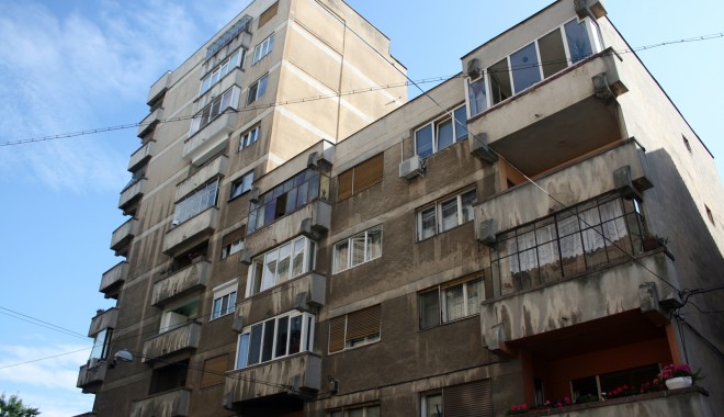 21 de asociații riscă să rămână fără apă - blocuri-1360625054.jpg
