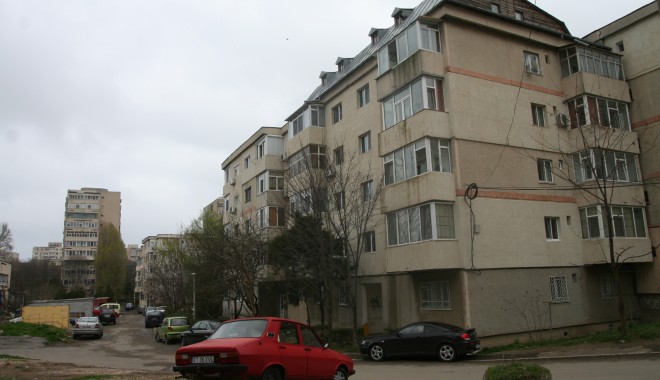 RAJA. 20 de asociații de proprietari, amenințate cu debranșarea din cauza datoriilor la apă - blocuri-1369650530.jpg