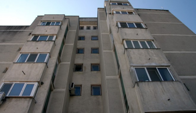 Constanța, primul loc în topul marilor orașe cu cele mai semnificative ieftiniri la apartamente - blocuri-1371126107.jpg