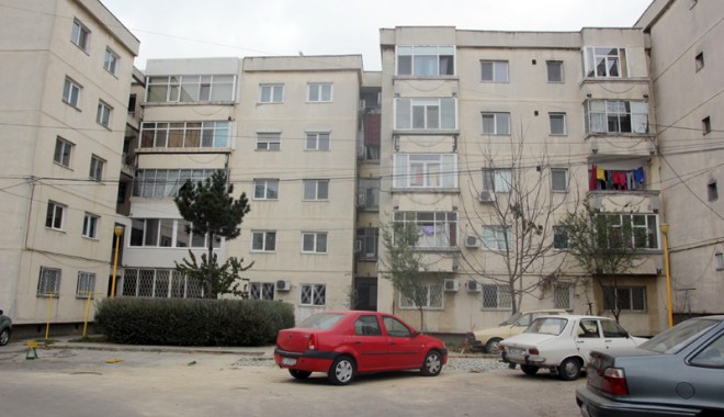 Prețurile apartamentelor vechi din Constanța intră la apă - blocuri1-1323184659.jpg