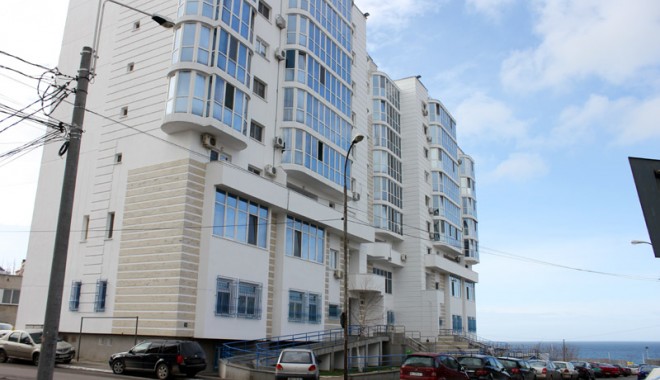 ÎNCĂ MAI VISEZI LA O LOCUINȚĂ? Câte dintre apartamentele din Constanța se încadrează în Prima Casă - blocuri1-1368110803.jpg