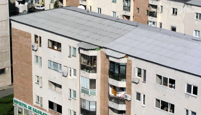 UPDATE - Un COPIL a amenințat că se ARUNCĂ de pe un BLOC din Constanța! - blocuri1-1402660401.jpg