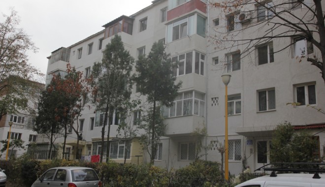 Pregătiți banii! Fiscul scoate la vânzare apartamentele datornicilor din Constanța - blocuri25-1331314597.jpg