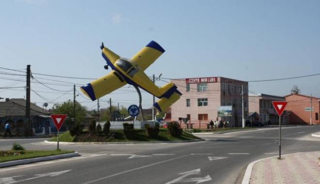 Cine a preluat conducerea comunei Tuzla în locul lui Micu - blocurianlincomunatuzla020120320-1442915636.jpg