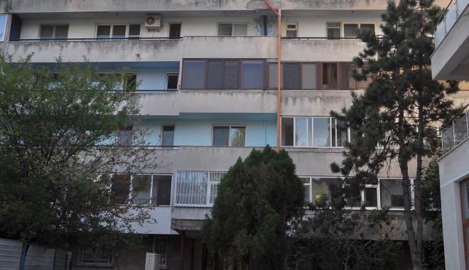 Asociațiile cu datorii riscă să rămână fără apă - blocuriconstanta3-1321265476.jpg