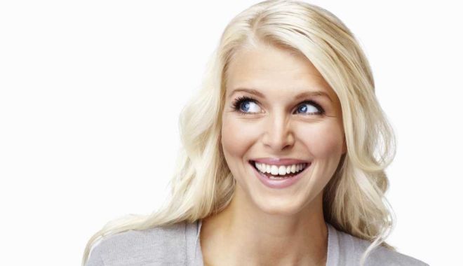 Blonda la noul job - blonda-1622549614.jpg