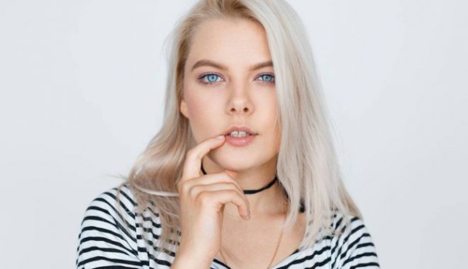 Blonda de la serviciu și cazul de sinucidere - blondadelaserviciu-1519396207.jpg