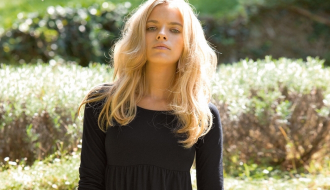 Blonda în doliu - blondaindoliu-1512991498.jpg