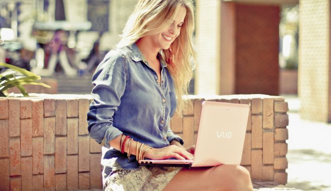 Blonda şi internetul - blondasiinternetul-1658855820.jpg