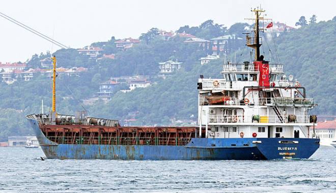 Marina italiană a preluat controlul cargobotului moldovenesc cu imigranți clandestini - blueskym-1420019150.jpg