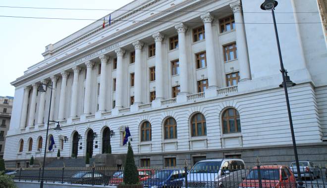 1 miliard de euro s-au topit din rezervele BNR în iulie - bnr-1438621842.jpg