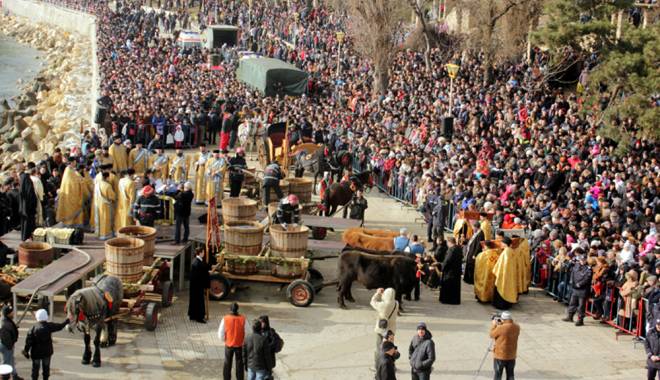 Bobotează la Constanța. Ce se întâmplă pe faleza Cazinoului, în aceste momente - bobo-1420537384.jpg