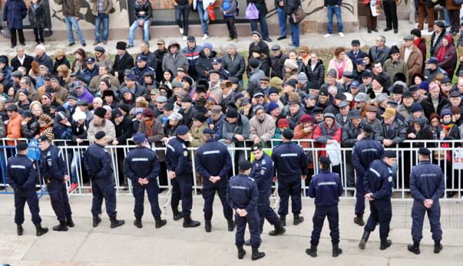 Forțe de ordine impresionante, de Bobotează - boboteaza-1452015762.jpg