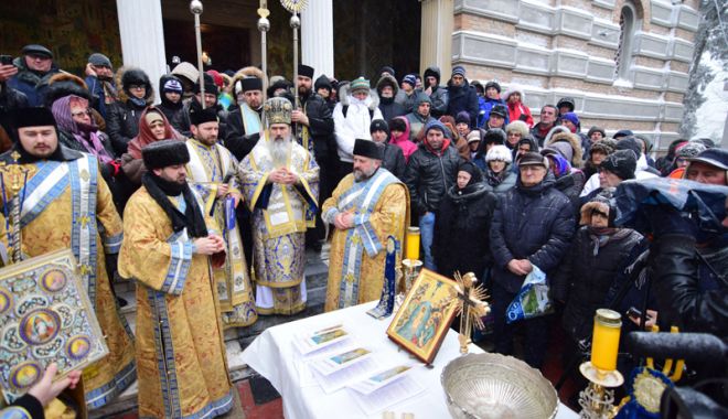 Bobotează 2019. Slujba de Sfințire Mare a apei va avea loc pe faleza Cazinoului Constanța - boboteaza-1546605912.jpg