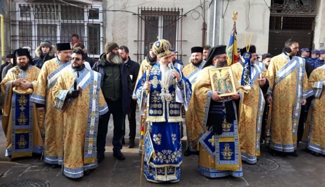 Boboteaza la Constanța. Buluceală după apa sfințită și crucile aruncate în mare - boboteaza10-1546784800.jpg
