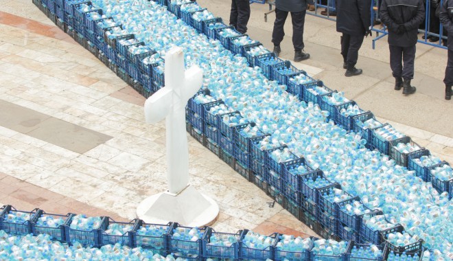 Boboteaza 2014/120.000 de sticle cu apă sfințită - boboteaza106-1388913275.jpg