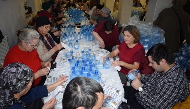 Credincioșii ortodocși se pregătesc de Bobotează. 150.000 de sticle, pregătite cu agheasmă - boboteaza2-1514992609.jpg