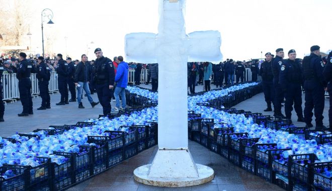 Boboteaza la malul mării. 200.000 de pet-uri cu aghiasmă, pregătite pentru credincioși - boboteazacazino201895-1578235259.jpg