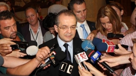 Ruptură majoră în Coaliție, pe marginea majorărilor salariale - boc-1312211679.jpg
