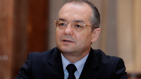 Boc, mesaj din China pentru pensionari: Nu se taie un leu din pensii! - boc-1313144060.jpg