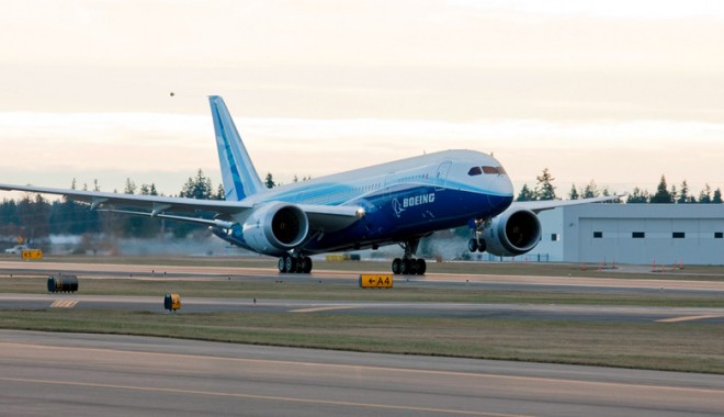Avion Boeing, aterizare  de urgență  pe aeroportul  din Boston - boeing-1374248424.jpg
