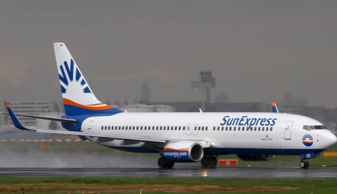 Aterizare de urgență pe aeroportul Otopeni. O femeie a făcut atac de cord - boeing7378assunexpressdeutschlan-1510127802.jpg