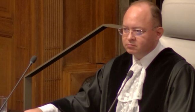 Bogdan Aurescu a depus jurământul la Curtea Internaţională de Justiţie. Este primul judecător român la instanța ONU - bogdan-aurescu-depunere-juramant-1707227911.jpg