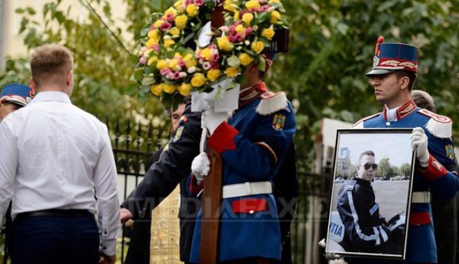 Mama lui Bogdan Gigină, reacție tranșantă după ce Gabriel Oprea a fost salvat de senatori de la URMĂRIREA PENALĂ - bogdangiginainmormantaremihaidas-1474363581.jpg