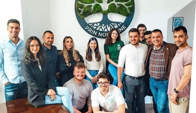 Tinerii constănţeni din Forţa Dreptei, acţiune împotriva reclamelor la jocurile de noroc - bola-jocuri-noroc-1683806493.jpg