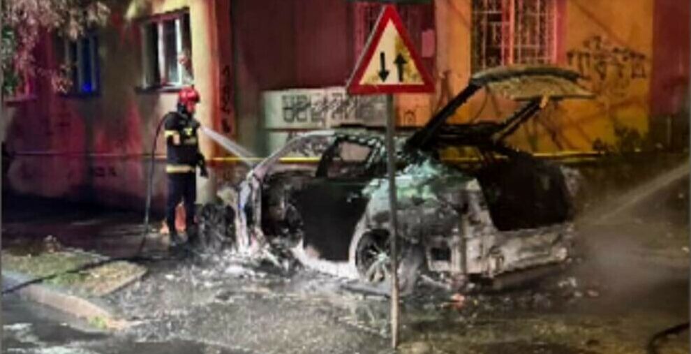 Bolidul de lux al unui sportiv a fost incendiat intenționat. Proprietarul crede că a fost o confuzie - bolid-1760097973.jpg