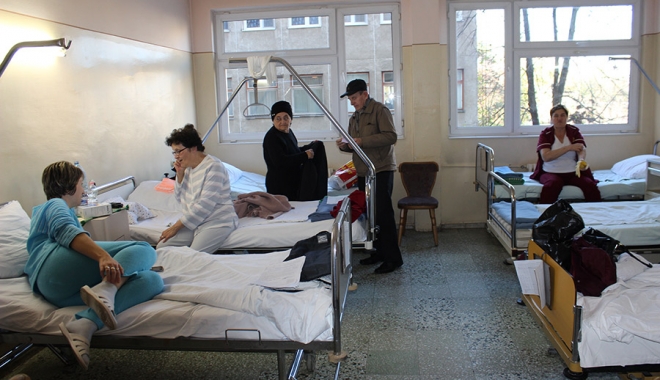 Peste o mie de constănțeni au ajuns la spital - bolnavi-1491827135.jpg
