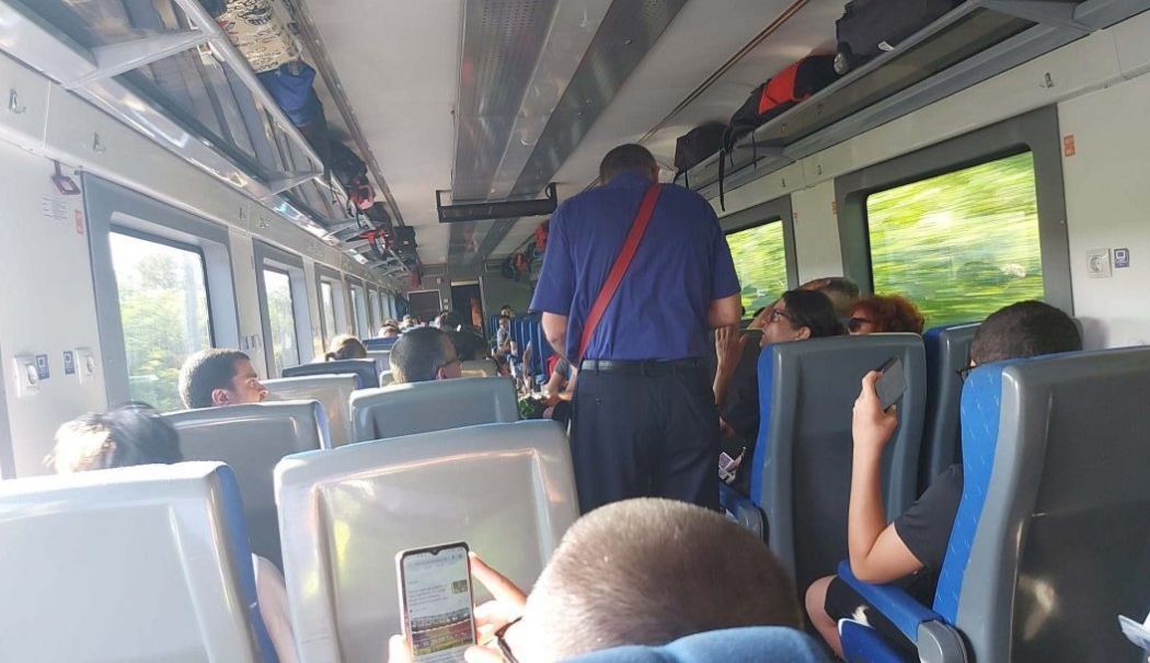 Tusea sau strănutul te pot da jos din tren. Noul regulament CFR - bolnavi-cfr-1722360825.jpg