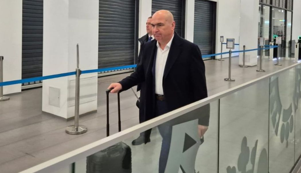 Ilie Bolojan a plecat la Paris. Cine îl însoțește - bolojan-1739954021.jpg