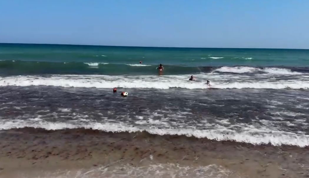 Bolovani și bucăți de stabilopozi, capcane pentru turiști în apă, la Eforie - bolovani-t-1756799471.png