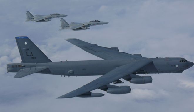 CLIPE TENSIONATE DEASUPRA MĂRII NEGRE! Un avion rus de vânătoare a urmărit un bombardier american - bomb-1571848920.jpg