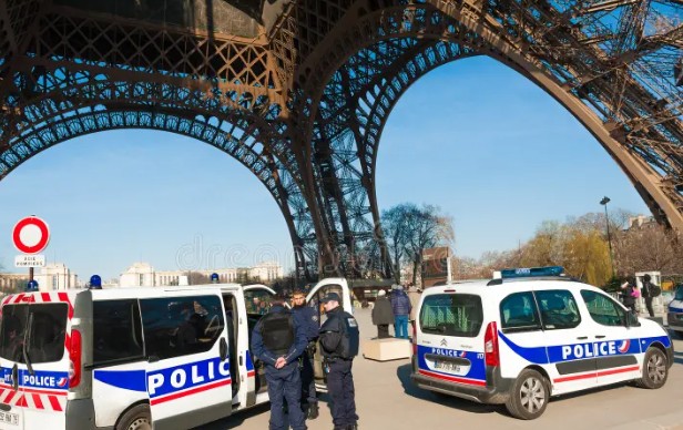 Momente tensionate la Paris. Suspect prins înainte să detoneze bomba - bomba-paris-1774709022.webp