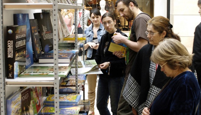 Și caravana BookLand a venit la mare! - bookland-1313421214.jpg