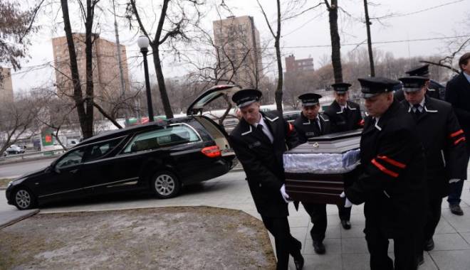 Boris Nemțov, înmormântat de ziua mamei lui - borisnemtsovfuneralsmoscow-1425382059.jpg