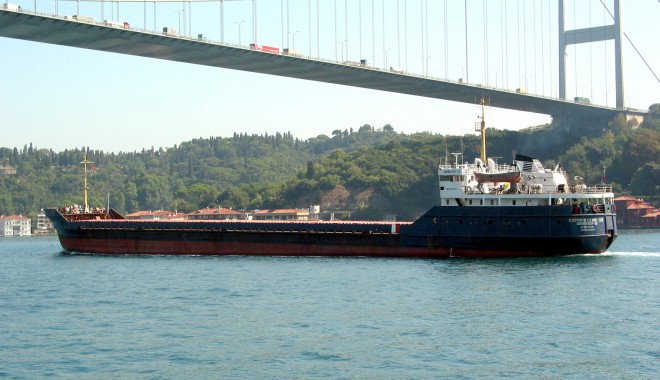 Traficul prin Bosfor se închide pentru exerciții navale - bosfor-1316807624.jpg