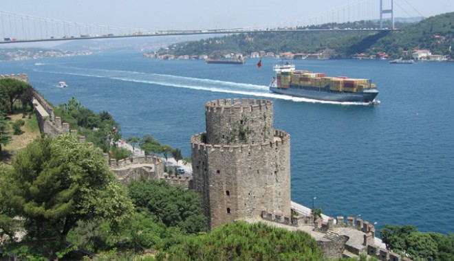 A scăzut numărul tancurilor petroliere în strâmtorile Bosfor și Çanakkale - bosfor-1346268740.jpg
