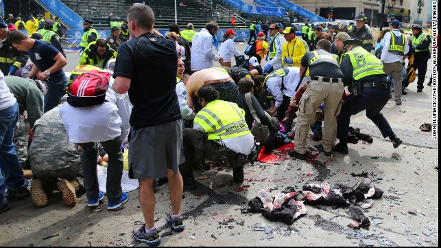 IMAGINI ȘOCANTE! Atacuri TERORISTE în Boston: Morți, răniți și oameni cu membre amputate! - boston-1366093820.jpg