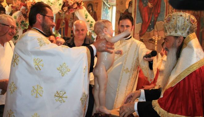 Patru copii aflați în asistență maternală, botezați la Cumpăna - botez-1555494905.jpg