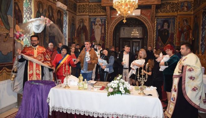 Trei copii din Cumpăna au fost botezaţi în ziua de Sfântul Ştefan - botezjpg2-1672154953.jpg